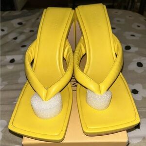 Women’s Thong Yellow Heel size 8 new